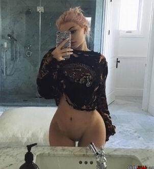 Kylie Jenners Snapchat Hacked Bare