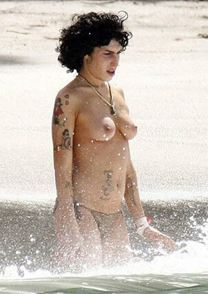 Bare images amy winehouse -..