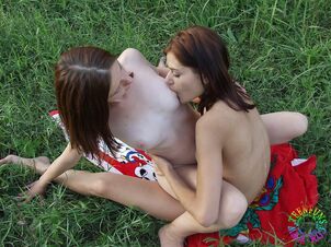 2 teenager lesbos Mishele and..