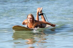 AnnaSophia Robb: Surf Camp in