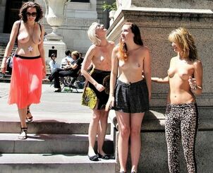 amateur girls nude in public